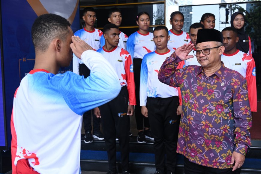 Hardiknas 2026, Mendikdasmen Tinjau Latihan Paskibra Siswa ADEM dari Daerah 3T