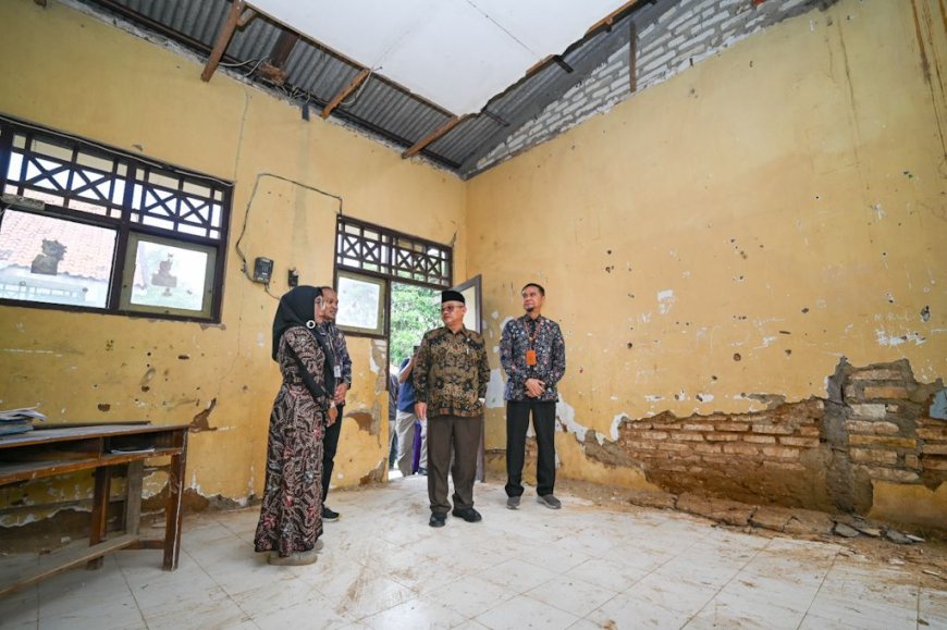 Sekolah Ambruk di Bangkalan Direvitalisasi, Mendikdasmen Target Rampung Oktober 2026