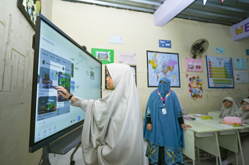 Wamendikdasmen Tinjau Sekolah di Makassar, Pembelajaran Digital hingga UKS Jadi Sorotan