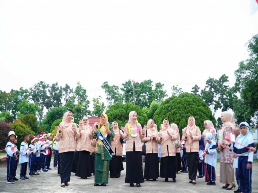Bunda PAUD Kampar dan DWP Turun Mengajar di TK Pertiwi saat Hardiknas 2026