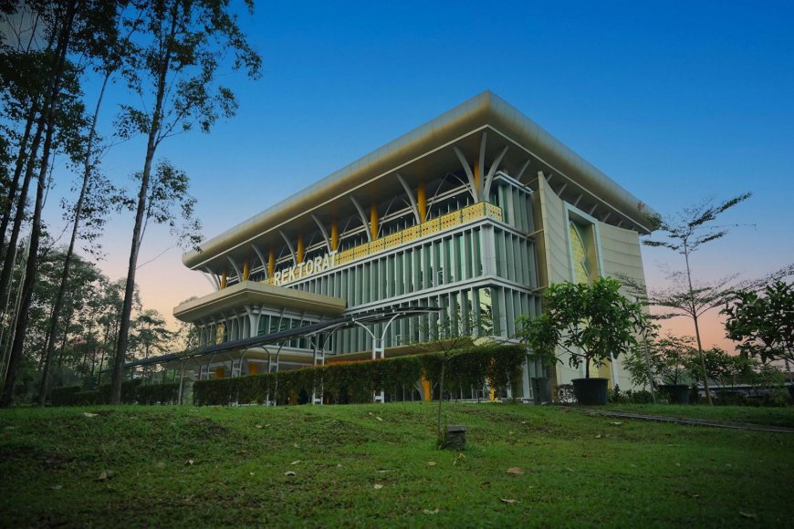 Masuk 6% Kampus Terbaik, UIR Riau Kantongi Akreditasi UNGGUL