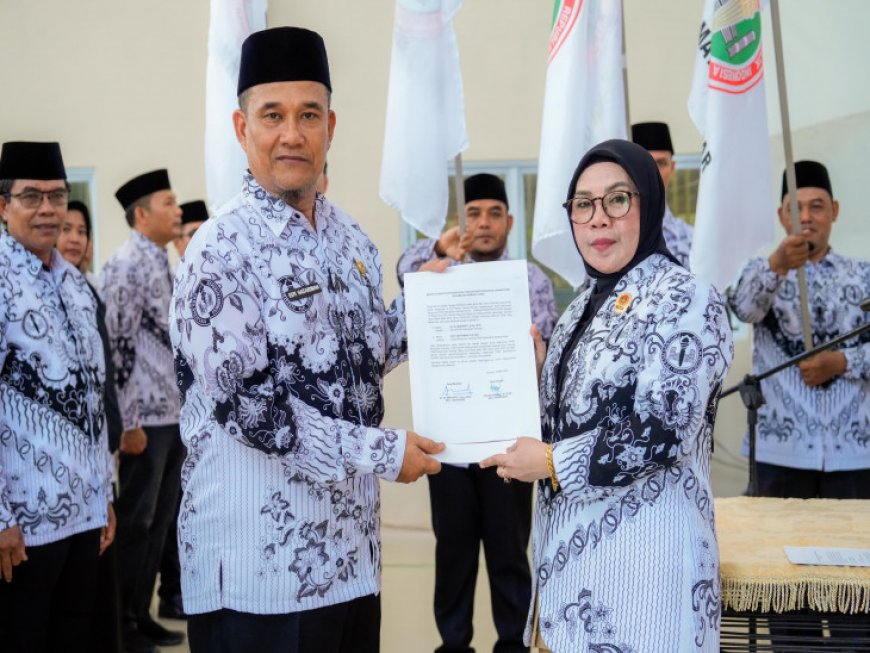 76 Pengurus PGRI Empat Kecamatan di Kampar Dilantik, Fokus Perkuat Solidaritas Guru