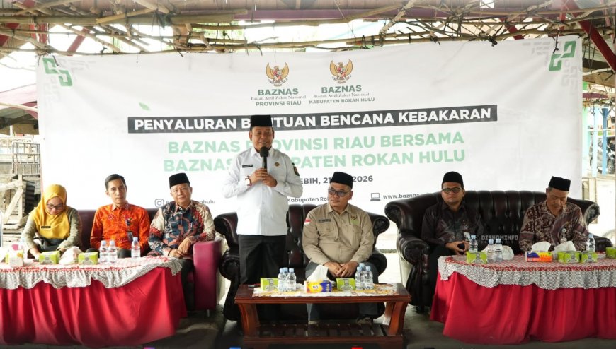 Wabup Rohul Serahkan Bantuan Bagi Korban Kebakaran Pasar Pekan Tebih