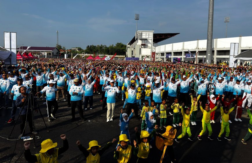 24 Ribu Murid Pecahkan Rekor MURI Senam Anak Indonesia Hebat di Pamekasan