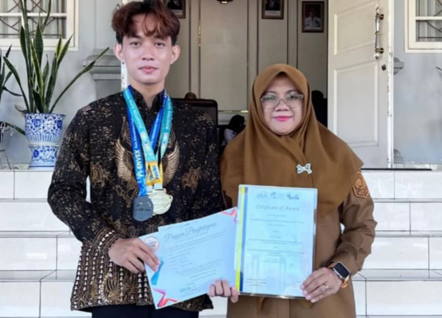 Mahasiswa UNRI Asal Dayun Ciptakan Lampu Berbahan Air Gambut, Raih Emas di Ajang Inovasi Internasional