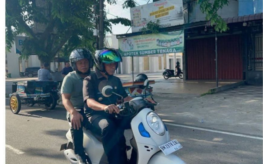 Naik Motor Saat Sidak WFH, Bupati Kampar Pastikan Pelayanan Publik Tetap Optimal