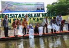 Peringati Hari Lingkungan Hidup Sedunia, UIN Suska Riau Tebar Benih Ikan
