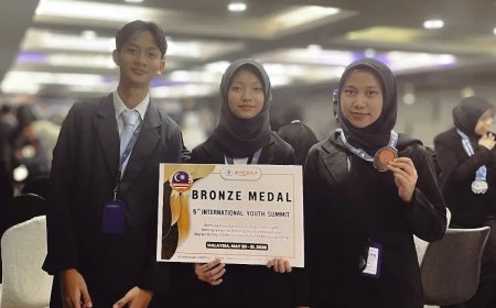 Siswa MAN IC Sumedang Kalahkan Mahasiswa Internasional, Raih Medali di Malaysia Lewat Inovasi Penyimpanan Hasil Panen Tenaga Surya