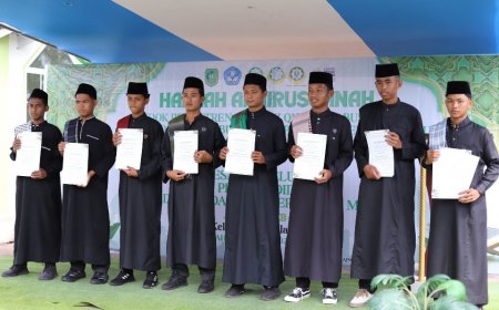 Pesantren Babus Sa’adah Meranti Cetak Lulusan Perdana PKBM