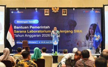 Kemendikdasmen Salurkan Bantuan Laboratorium IPA ke 100 SMA