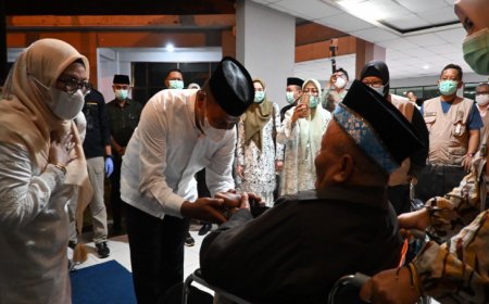 Bupati dan Wabup Kampar Sambut Kedatangan 432 Jamaah Haji Kloter 05 BTH, Minta Kesehatan Dipantau