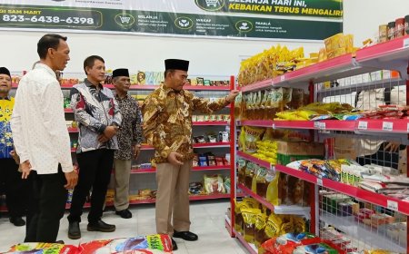 Muhadjir Effendi Resmikan SAM Mart dan Apotek Umri