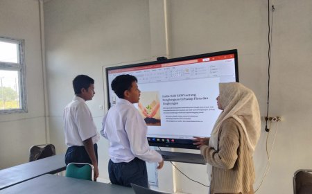 Interactive Flat Panel Ubah Cara Belajar Siswa di SLB Banda Aceh