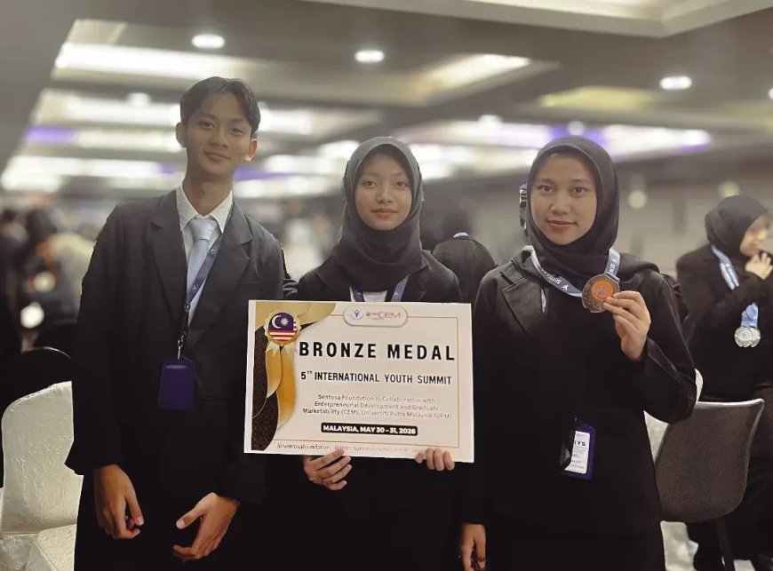 Siswa MAN IC Sumedang Kalahkan Mahasiswa Internasional, Raih Medali di Malaysia Lewat Inovasi Penyimpanan Hasil Panen Tenaga Surya