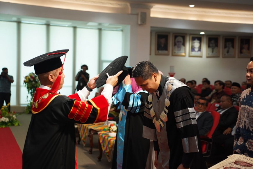 UIR Kukuhkan Dua Guru Besar Baru, Perkuat Riset Pemasaran Digital dan Kecerdasan Buatan