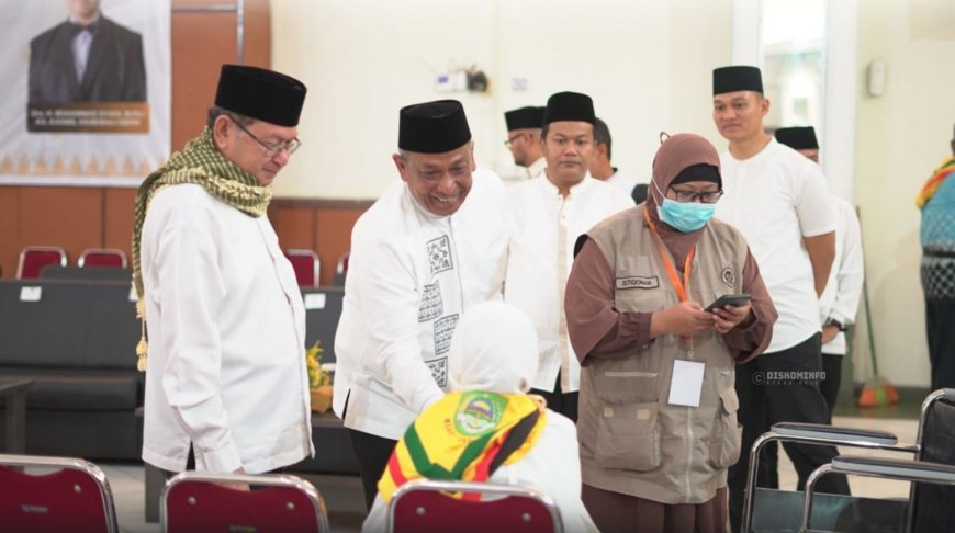 Bupati Anton Sambut Jemaah Haji Rohul di Batam, Doakan Jadi Haji Mabrur
