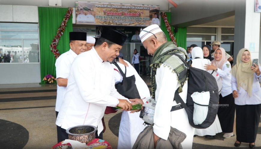 Jemaah Haji Rohul Disambut Wabup di Bandara Tuanku Tambusai