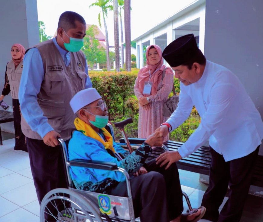 Disambut Wabup Rohul Sambut Langsung Kepulangan 182 Jemaah Haji di Batam