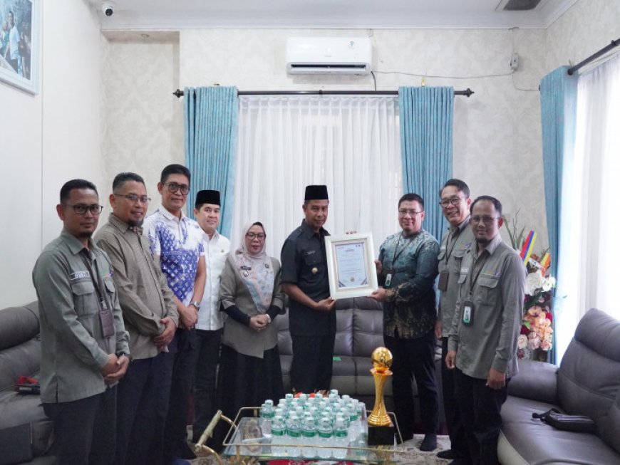 Bupati Kampar Terima Penghargaan Top Pembina BUMD 2026