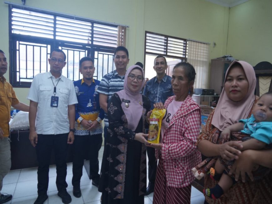Wabup Kampar Tinjau Penyaluran Bantuan Pangan di Tapung