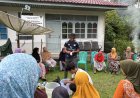 Mahasiswa KKN Unri Dorong Petani Kuansing Manfaatkan Daun Kering Jadi Pupuk Kompos