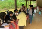 Mahasiswa Kukerta Unri Dukung Program Senam Sehat dan Posyandu Desa Muara Mahat Baru