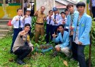 Mahasiswa Kukerta Unri dan Om Bhabin Milenial Tanam Bibit di SMPN 2 Tembilahan