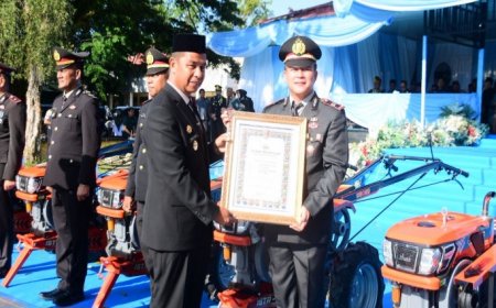 Hari Bhayangkara ke-80 di Kampar, Polres Beri Penghargaan dan Bantuan Alsintan