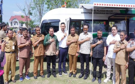 Bupati Kampar Luncurkan Mobil Keliling Disdukcapil, Warga Kini Bisa Urus 11 Layanan Adminduk Gratis