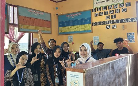 Mahasiswa Kukerta Unri Hidupkan Lagi Perpustakaan Desa Kumantan, Dorong Minat Baca Generasi Muda