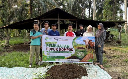 Dilatih Mahasiswa Kukerta Unri, Petani Pasir Makmur Produksi Pupuk Organik dari Kotoran Sapi