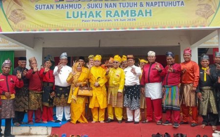 Bupati dan Wabup Rohul Hadiri Penabalan Sutan Mahmud dan Sutan Haiti di Luhak Rambah