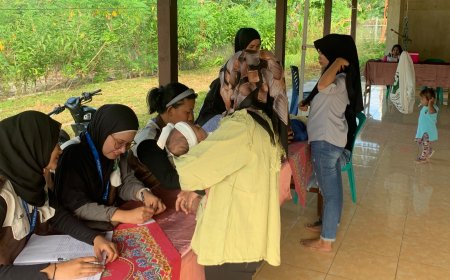 Mahasiswa Kukerta Unri Dukung Program Senam Sehat dan Posyandu Desa Muara Mahat Baru