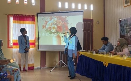 Ibu PKK Desa Batin Suir Dilatih Mahasiswa Kukerta Unri Membuat Ecoprint