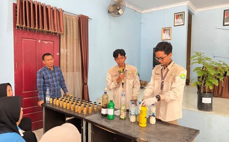 Mahasiswa Kukerta Unri Latih Kader Posyandu Kampar Membuat Pupuk Organik Ramah Lingkungan