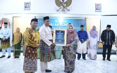 Dinilai Berkomitmen Bangun Pendidikan Islam, Bupati Bengkalis Raih Penghargaan MUI