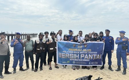 Mahasiswa Kukerta Unri Gandeng Polair Bersihkan Pantai Lapin