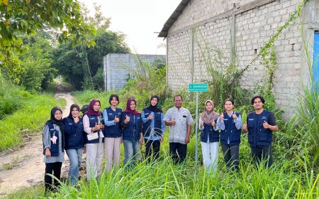 Sembilan Plang Jalan dan Gang di Bukit Kayu Kapur Dipasang Mahasiswa Kukerta Unri