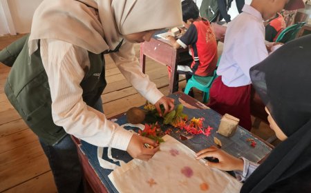 Mahasiswa Kukerta Unri Kenalkan Ecoprint Totebag kepada Siswa SD di Inhil