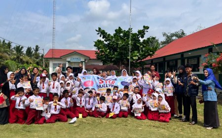 Permudah Akses Warga, Mahasiswa KKN Unri Bangun Palang Penunjuk Arah di Desa Gemalasari