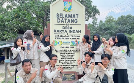 Kolaborasi Mahasiswa Kukerta Unri dan Warga Hadirkan Tugu Selamat Datang di Desa Karya Indah