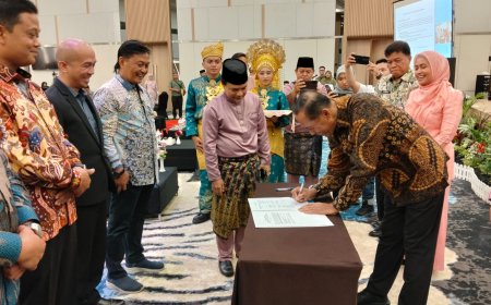 Wamendiktisaintek Deklarasikan Konsorsium Kampus Berdampak di Riau-Kepri, Perguruan Tinggi Diminta Tinggalkan Ego Sektoral