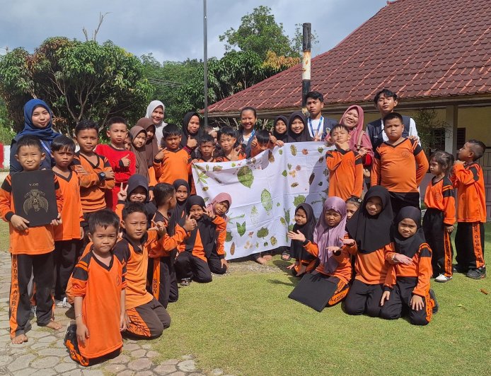 Mahasiswa KKN Unri Kenalkan Ecoprint kepada Siswa SD di Pelalawan