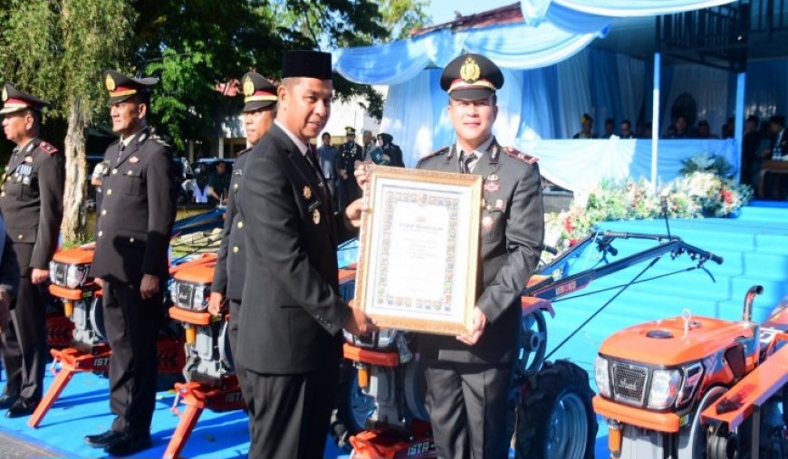 Hari Bhayangkara ke-80 di Kampar, Polres Beri Penghargaan dan Bantuan Alsintan