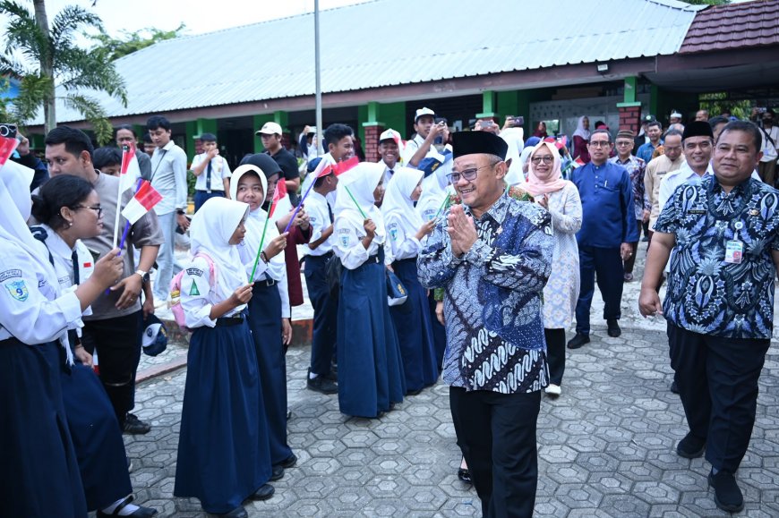 Siswi SMPN 9 Pangkalpinang Bersyukur Sekolah Direvitalisasi