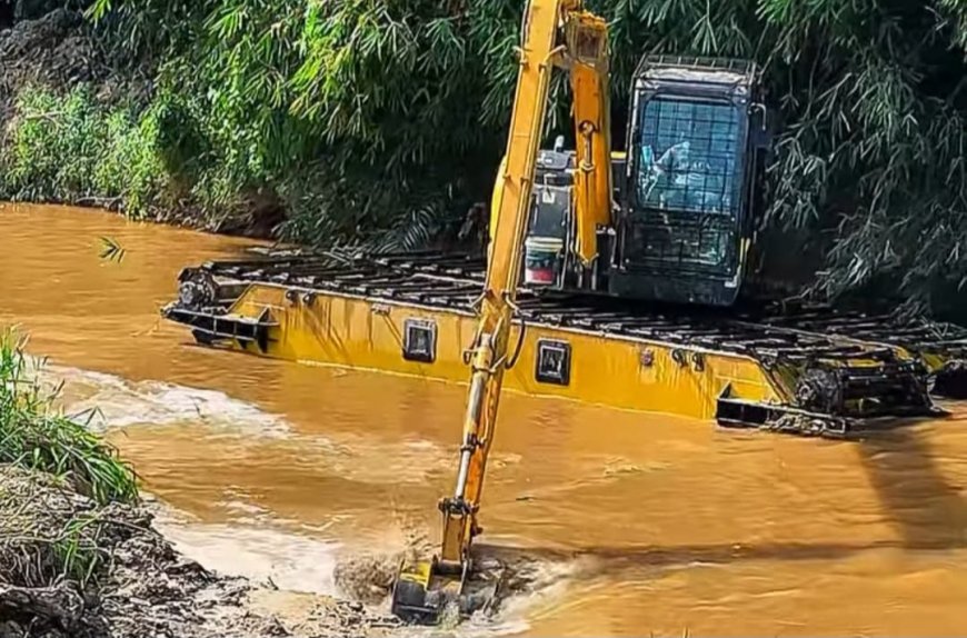 Normalisasi Sungai Sail Berlanjut, Pemko Pekanbaru Kerahkan Excavator Amfibi