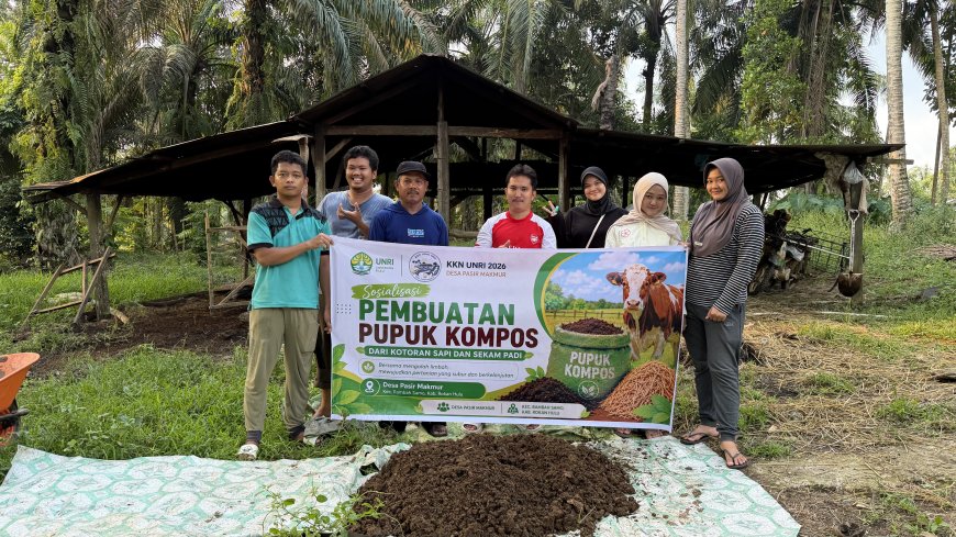 Dilatih Mahasiswa Kukerta Unri, Petani Pasir Makmur Produksi Pupuk Organik dari Kotoran Sapi
