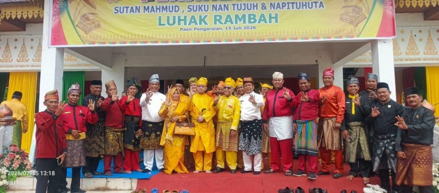 Bupati dan Wabup Rohul Hadiri Penabalan Sutan Mahmud dan Sutan Haiti di Luhak Rambah