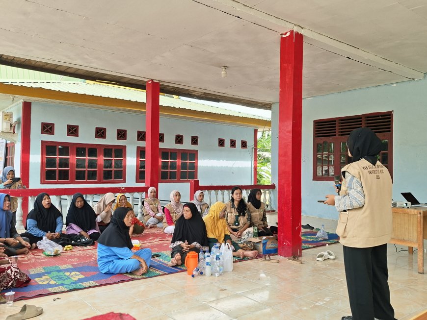 Mahasiswa KKN Unri Latih Warga Pelalawan Produksi Sabun Cuci Piring, Berpeluang Jadi Usaha Rumahan