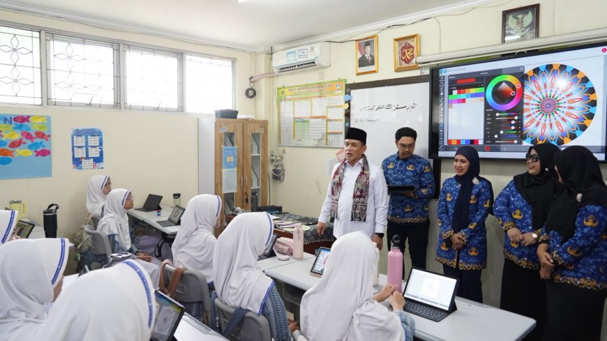 Wamenag: Smartboard Bisa Perkecil Kesenjangan Pendidikan